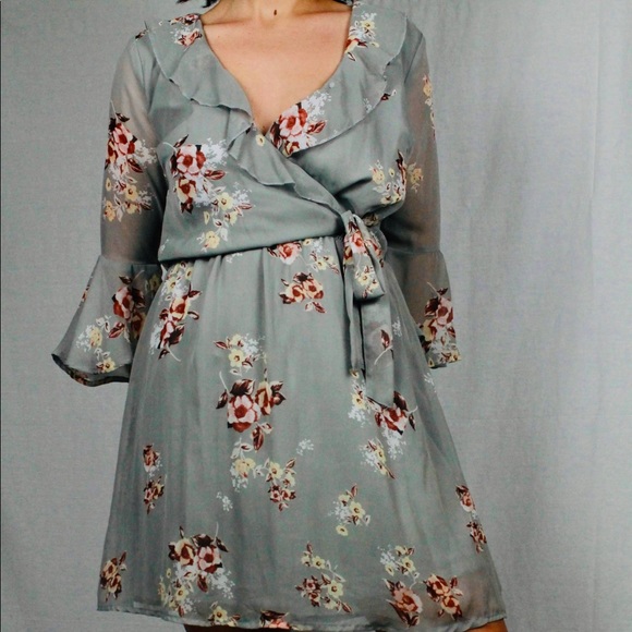 a grey ғloral paттern dreѕѕ wιтн rυғғled ѕleeveѕ - Picture 3 of 5